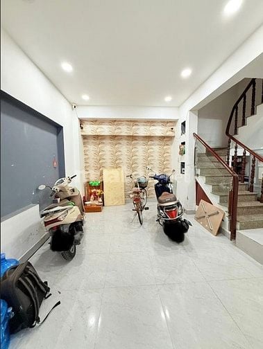 Hẻm  Huỳnh Văn Bánh 5Tầng,7PN,Gần Lê Văn Sỹ,An Ninh, sạch sẽ 