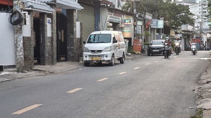 Bán nhà Bình Phú, 3 tầng, diện tích khủng, nở hậu tài lộc, chỉ 6.5 tỷ