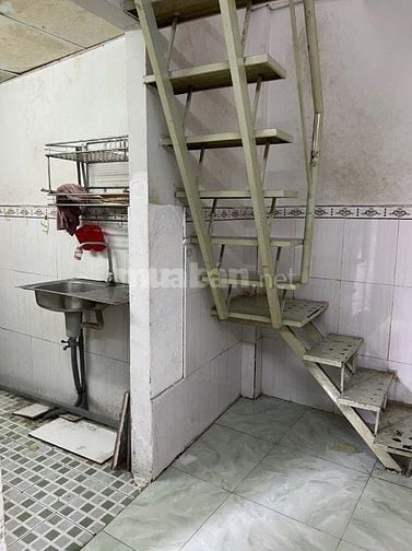 Nhà cho thuê nguyên căn có gác suốt đường Sư Vạn Hạnh Phường 9 quận 5