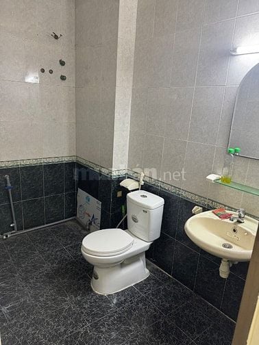 Phòng trọ nhà đúc đường 16m Q5