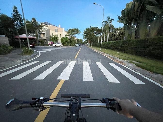 Bán nhà mặt tiền, căn góc 8x17.6m, vị trí vàng, cách trung tâm 25 phút