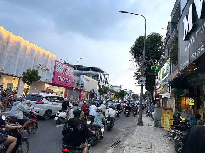 🔥Mua 1 dc 2! Bán Mặt tiền kinh doanh Quang Trung, P10. Gần ngay ngã 5