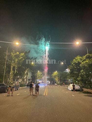 Bán nhà mặt tiền, căn góc 8x17.6m, vị trí vàng, cách trung tâm 25 phút