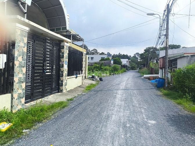Cần bán lô đất thổ cư góc 2mt DT 110m2 full thổ cư giá sốc 900tr