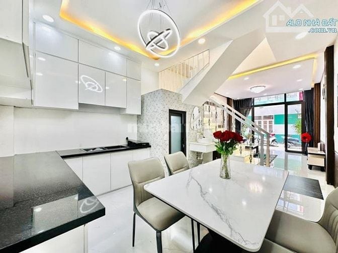 Chủ Ngộp Bán Nhà Ngộp Đường Hoa Sứ, Phú Nhuận – 60m², Giá Chỉ 2.4 Tỷ