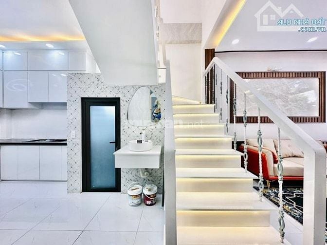 Chủ Ngộp Bán Nhà Ngộp Đường Hoa Sứ, Phú Nhuận – 60m², Giá Chỉ 2.4 Tỷ