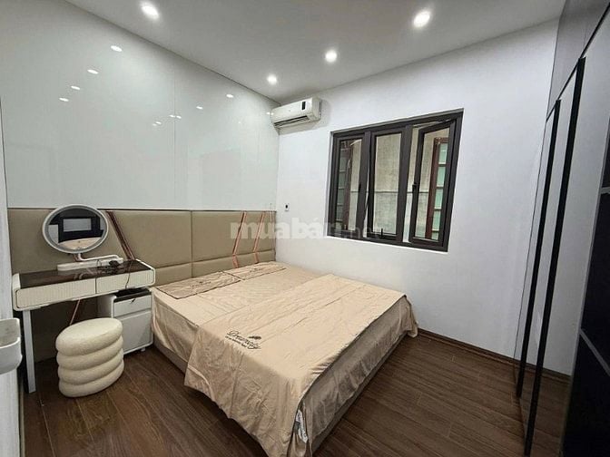 Nhà Đẹp Ở Luôn, Đường Hoàng Mai 26m, 5 tầng, mt 5.2m, giá 5.1 tỷ.