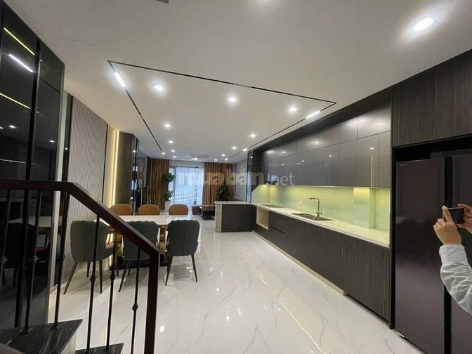 NHÀ 6 TẦNG VIỆT HƯNG LONG BIÊN. THANG MÁY. Ô TÔ VÀO NHÀ. HƠN 13 TỶ