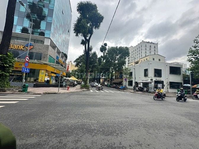 Cho Thuê Nhà Góc 2MT 130A Nguyễn Đình Chiểu + Phạm Ngọc Thạch, Quận 3