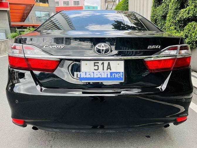 Toyota Camry 2018 2.5Q - màu đen VIP