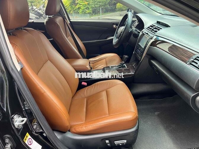 Toyota Camry 2018 2.5Q - màu đen VIP