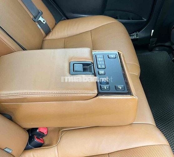 Toyota Camry 2018 2.5Q - màu đen VIP