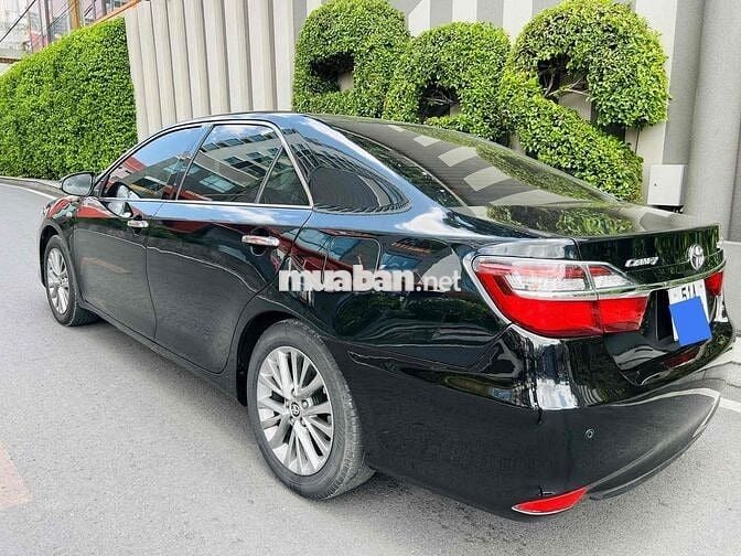 Toyota Camry 2018 2.5Q - màu đen VIP