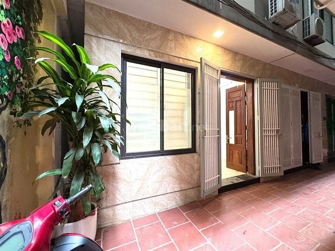 Siêu Phẩm Cầu Giấy, cách phố 30m, 33m, 5 tầng, MT 5,4m, GIÁ 8,3 tỷ