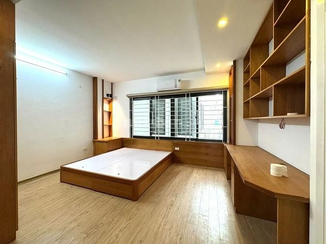 Siêu Phẩm Cầu Giấy, cách phố 30m, 33m, 5 tầng, MT 5,4m, GIÁ 8,3 tỷ