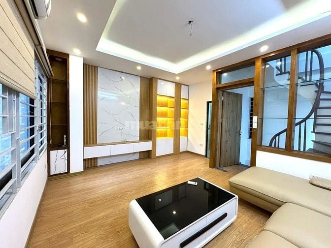 Siêu Phẩm Cầu Giấy, cách phố 30m, 33m, 5 tầng, MT 5,4m, GIÁ 8,3 tỷ