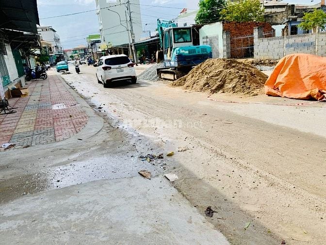 Bán đất 2 mặt tiền vị trí vip trung tâm Cam Ranh