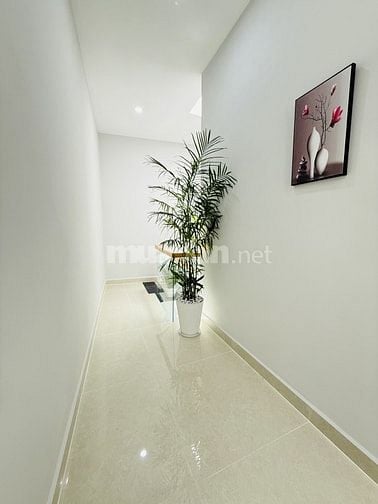 Nhà mới, sát MT 45m2 2 pn Ni Sư Huỳnh Liên, p10, Tân Bình