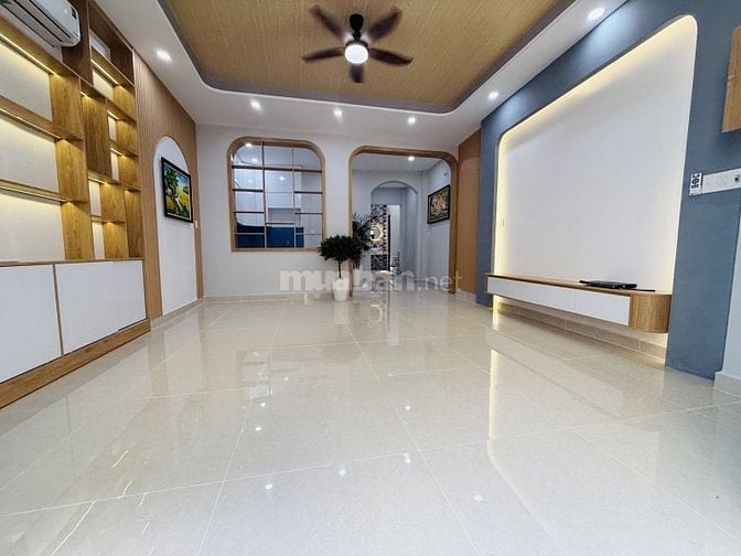 Nhà mới, sát MT 45m2 2 pn Ni Sư Huỳnh Liên, p10, Tân Bình