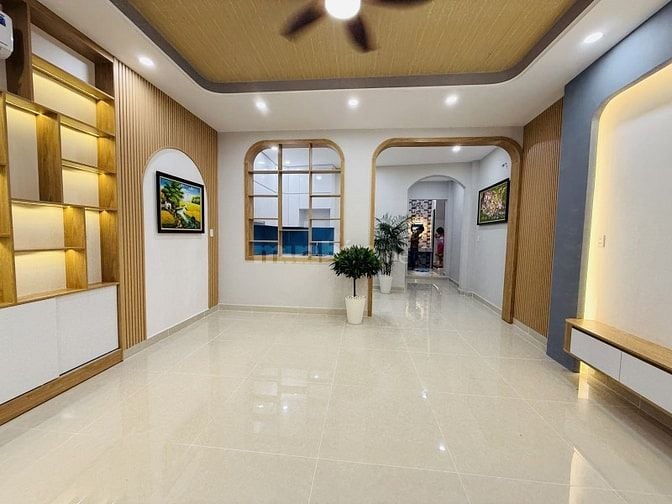 Nhà mới, sát MT 45m2 2 pn Ni Sư Huỳnh Liên, p10, Tân Bình
