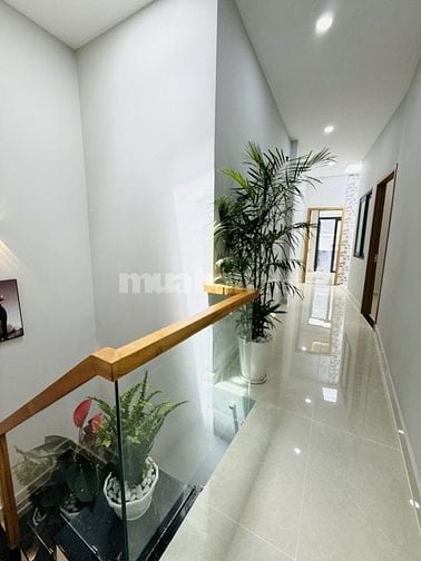 Nhà mới, sát MT 45m2 2 pn Ni Sư Huỳnh Liên, p10, Tân Bình