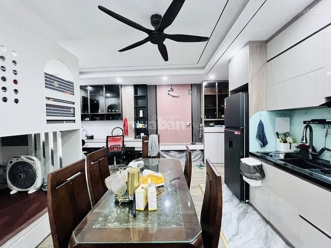 CC cần bán nhà mới 9 tầng 2 mặt ngõ ô tô .61m2 MT 5m