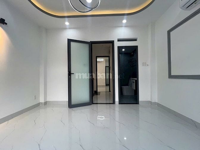Nhà 3 Lầu tuyệt đẹp thiết kế cổ điển DT:4.1x11m Trệt 2Lầu ST nhà mới