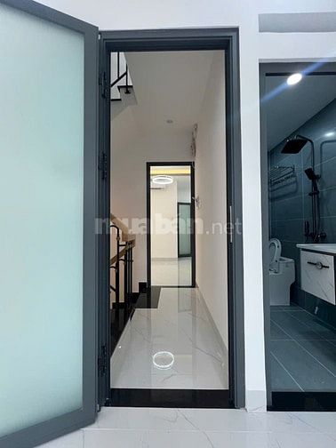 Nhà 3 Lầu tuyệt đẹp thiết kế cổ điển DT:4.1x11m Trệt 2Lầu ST nhà mới
