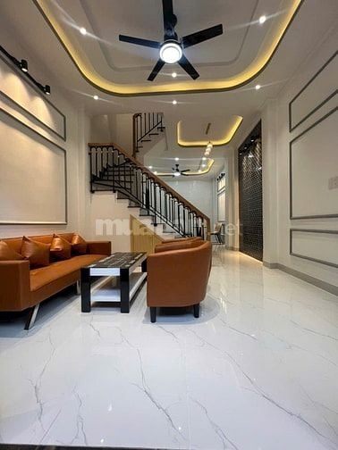 Nhà 3 Lầu tuyệt đẹp thiết kế cổ điển DT:4.1x11m Trệt 2Lầu ST nhà mới