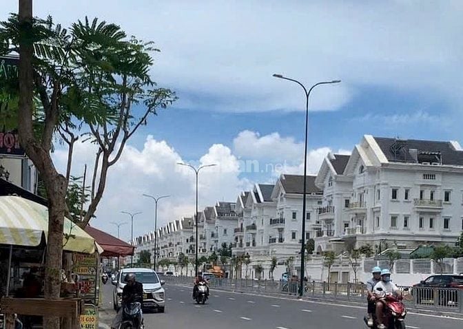 Nhà 3 Lầu tuyệt đẹp thiết kế cổ điển DT:4.1x11m Trệt 2Lầu ST nhà mới