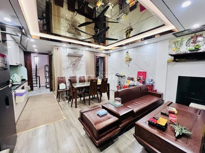 CC cần bán nhà mới 9 tầng 2 mặt ngõ ô tô .61m2 MT 5m