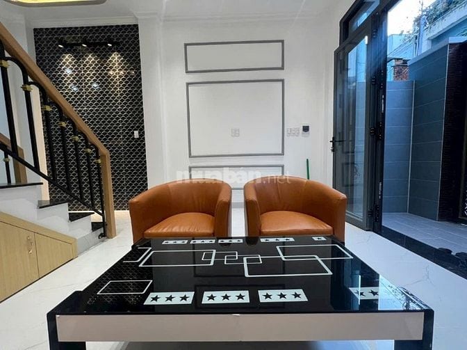 Nhà 3 Lầu tuyệt đẹp thiết kế cổ điển DT:4.1x11m Trệt 2Lầu ST nhà mới