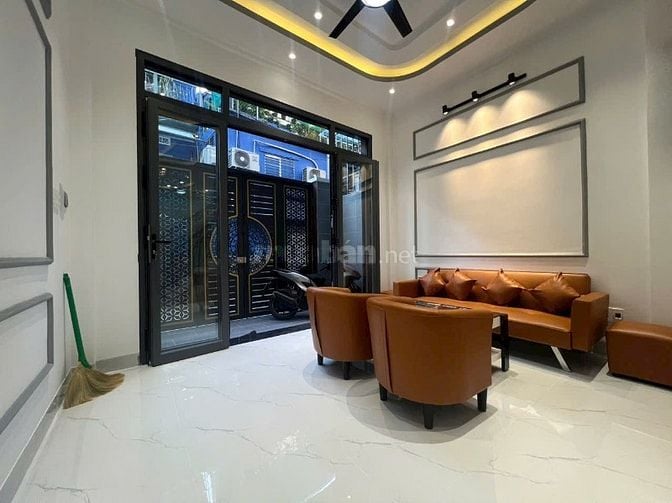 Nhà 3 Lầu tuyệt đẹp thiết kế cổ điển DT:4.1x11m Trệt 2Lầu ST nhà mới