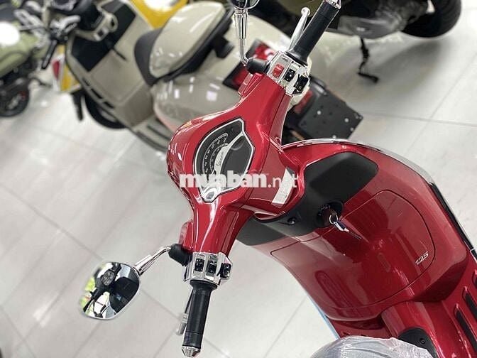 New Vespa Primavera 2025 RED