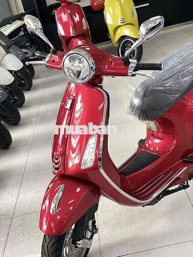 New Vespa Primavera 2025 RED