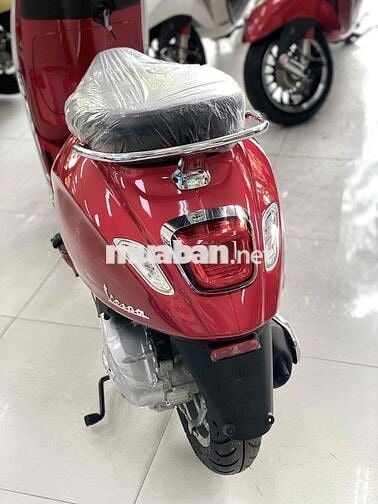 New Vespa Primavera 2025 RED