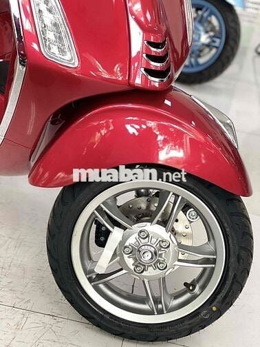 New Vespa Primavera 2025 RED