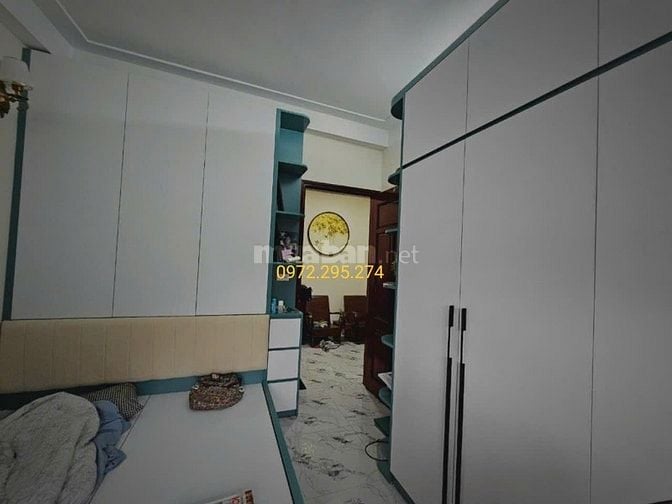 Cần bán căn nhà lô góc đủ nội thất có chỗ để ô tô sổ đỏ đẹp giá 4 tỷ 1