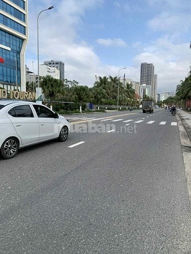 bán lô đất mặt tiền đường Hồ Nghinh_ cạnh ngay bãi tắm Mỹ Khê. 