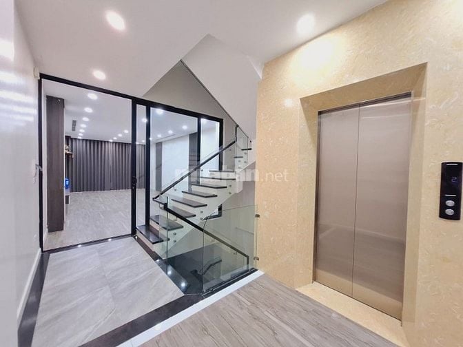 Bán nhà 4 tầng phố Hoàng Ngân, 70m2, có thang máy, ô tô ra vào, ở ngay