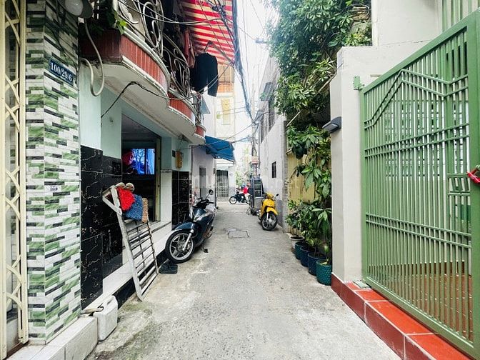 Nhà sát vách Q1,sang trọng, giá tốt nhất trong cùng khu vực