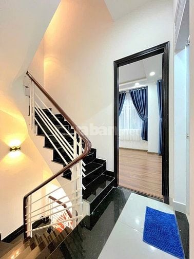 Bán nhà 45,2m2 giá 2 tỷ 050 triệu đường Đoàn Văn Bơ, phường 14, quận 4