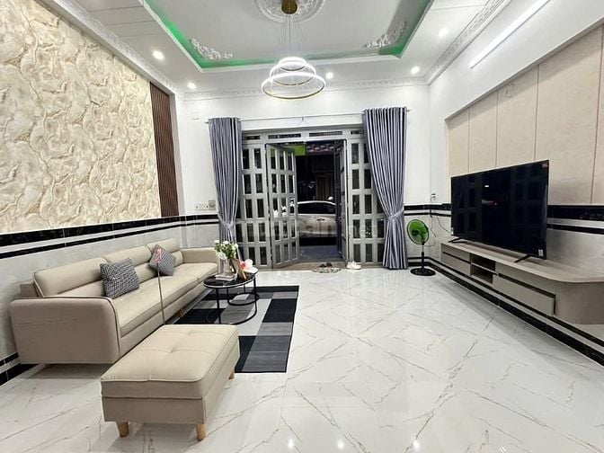 Đi nước ngoài định cư bán gấp nhà ở mặt tiền đường Nguyễn Công Trứ, ph