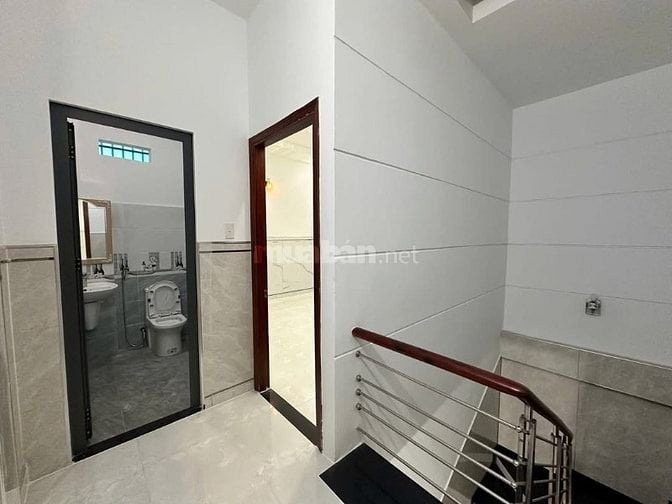 Đi nước ngoài định cư bán gấp nhà ở mặt tiền đường Nguyễn Công Trứ, ph