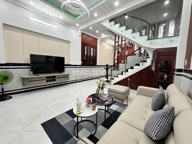 Đi nước ngoài định cư bán gấp nhà ở mặt tiền đường Nguyễn Công Trứ, ph
