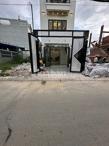 Bán nhà mặt tiền đương Thạnh Xuân 13 , 72 m2, , 3 tầng, sổ Hồng