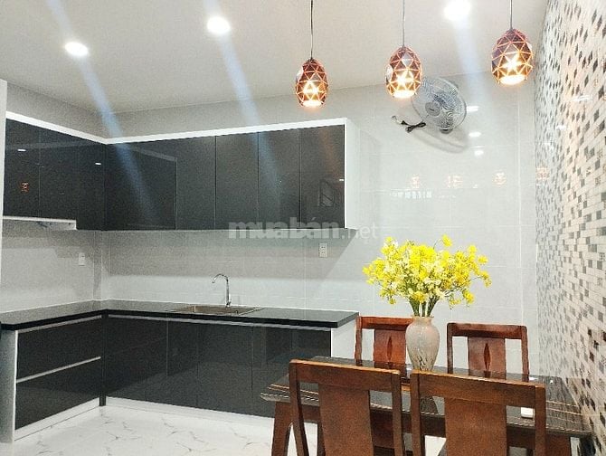 Bán nhà đường Nguyễn Kiệm thuận tiện di chuyển Sân Bay Quốc Tế