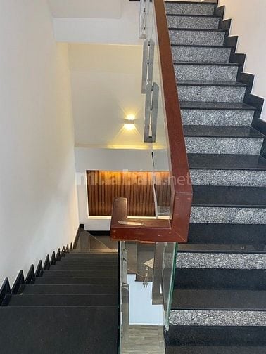 Cho Thuê Nhà Nguyên Căn Mặt Tiền Nguyễn Xí