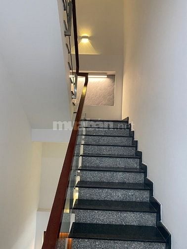 Cho Thuê Nhà Nguyên Căn Mặt Tiền Nguyễn Xí