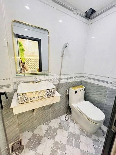 Bán nhà ngay Lê Văn Sỹ, Phú Nhuận. Giá: 2 tỷ 310tr, sổ hồng riêng